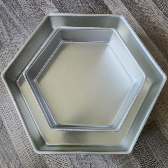 Wilton Other - Wilton Performance Pans Hexagon Cake Pan Set 9" 12" Aluminum